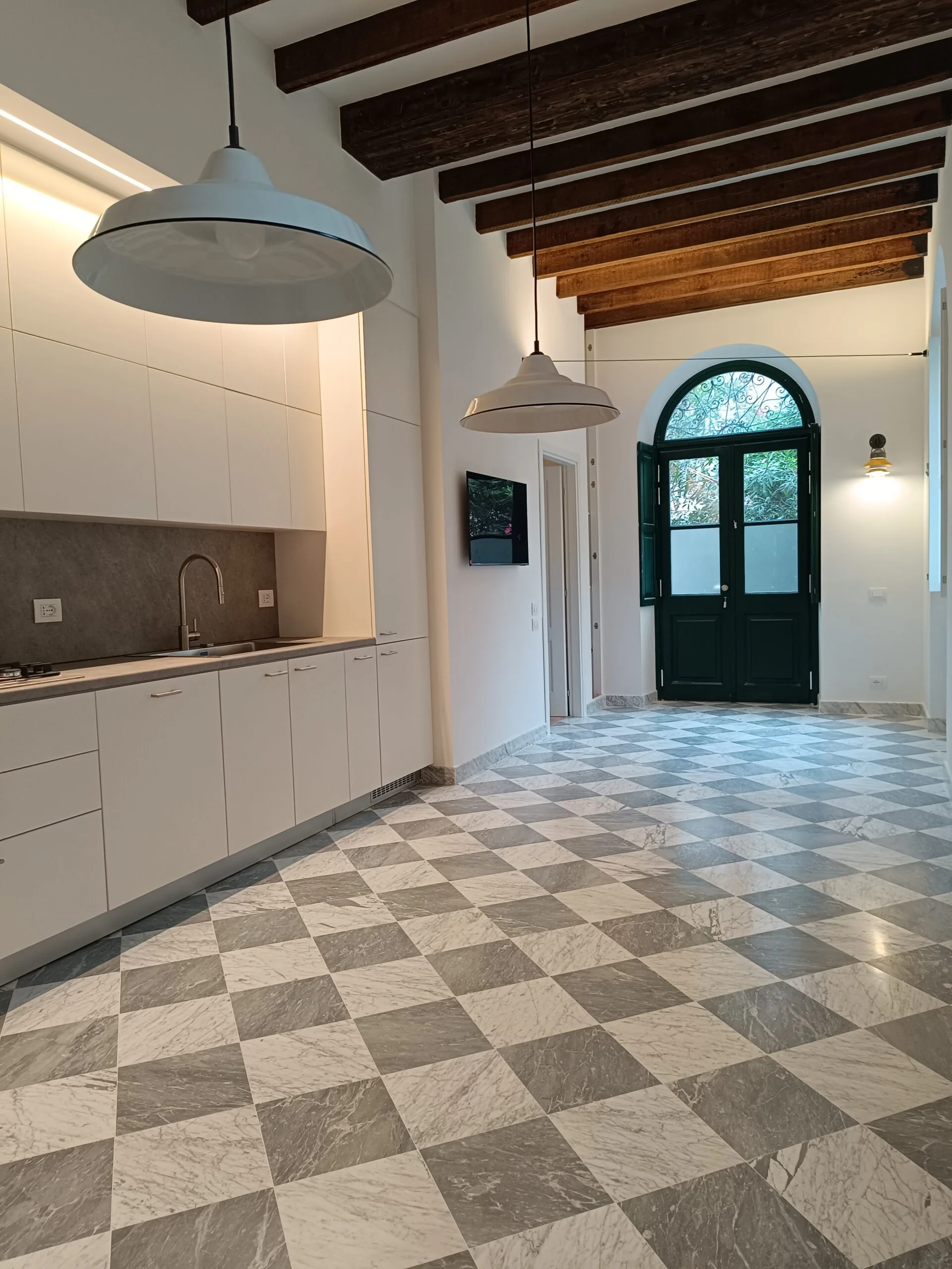 Trasformiamo immobili esclusivi in spazi di pregio, con 35 anni di esperienza italiana. italyrenovations.com